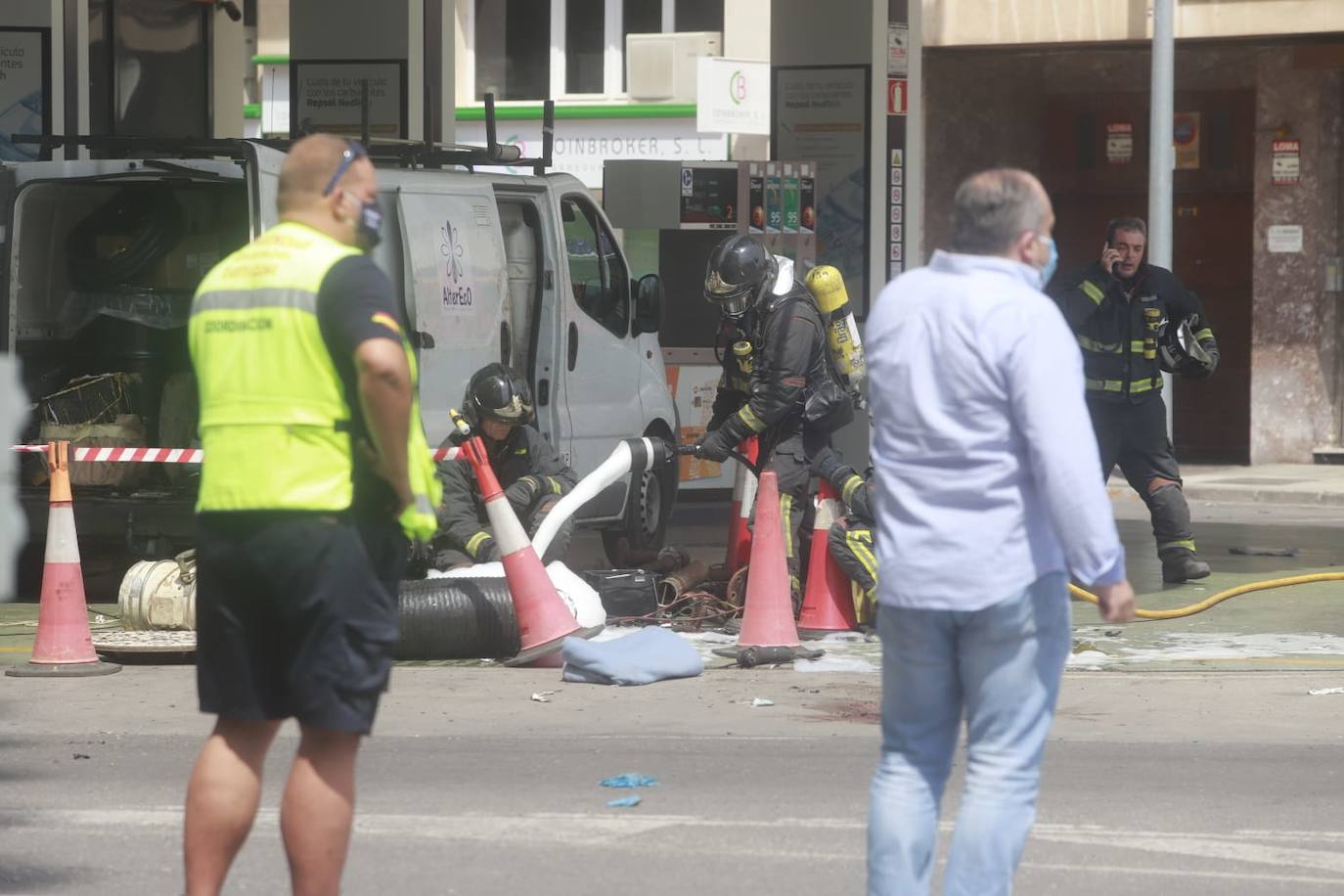 Fotos: Explosión en una gasolinera de Cartagena