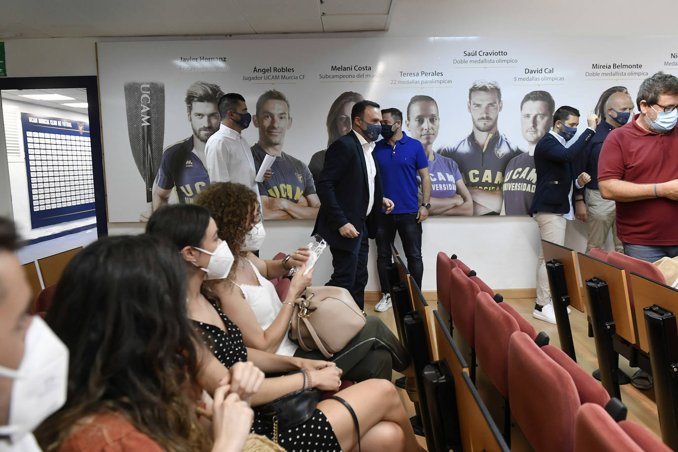 Fotos: Presentación de José María Salmerón como nuevo entrenador del UCAM CF