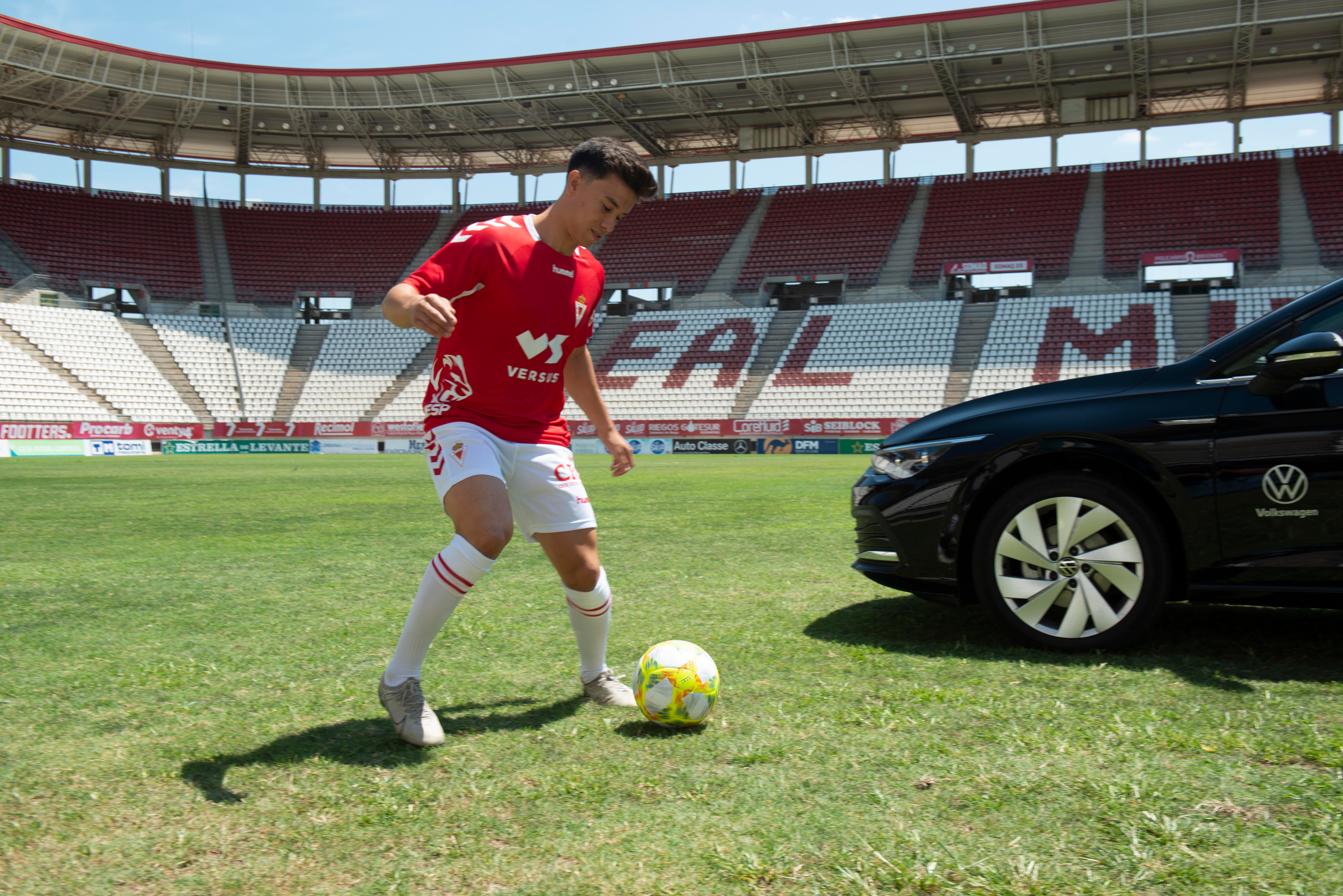 Fotos: Presentación de Junior Martínez como jugador del Real Murcia
