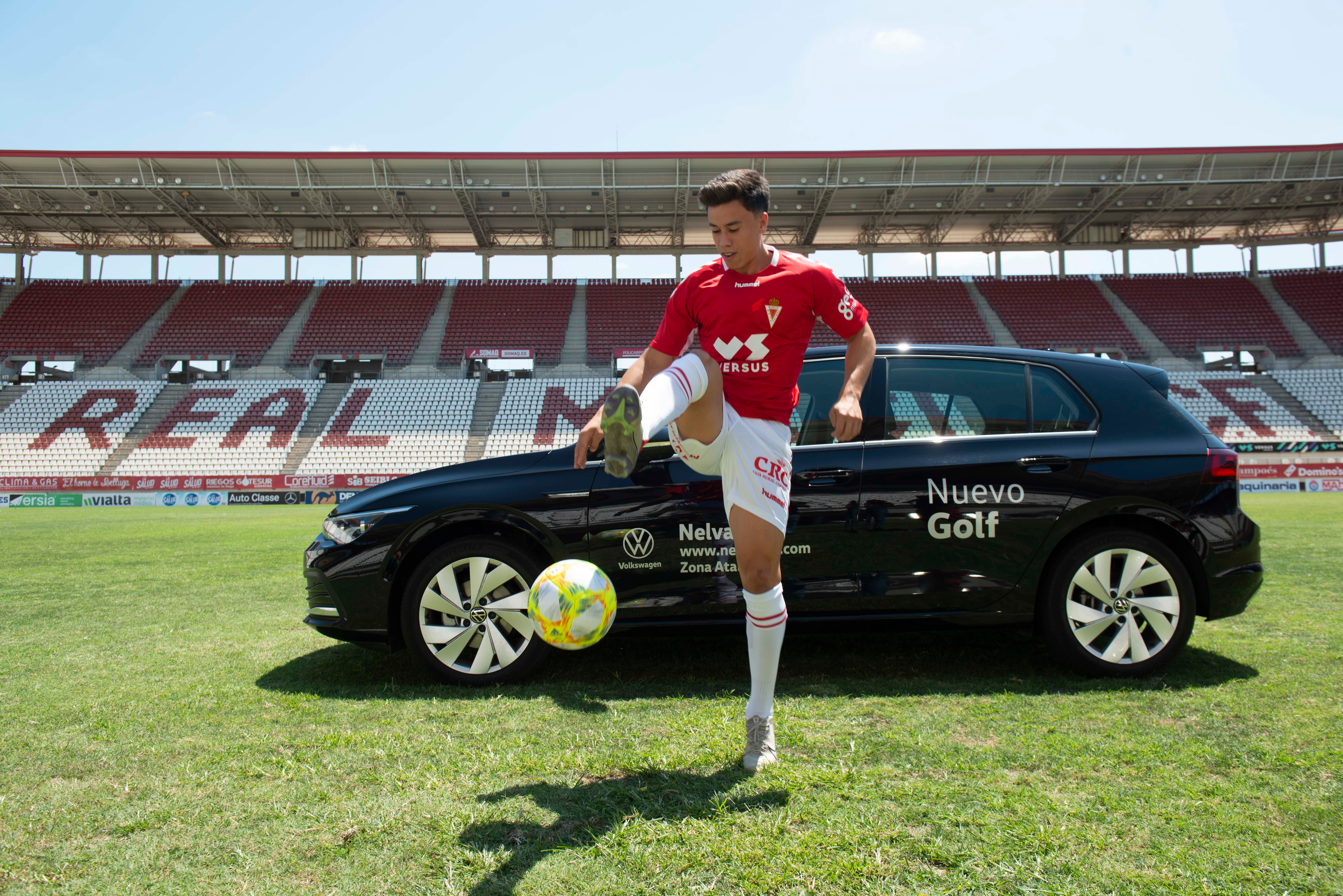 Fotos: Presentación de Junior Martínez como jugador del Real Murcia