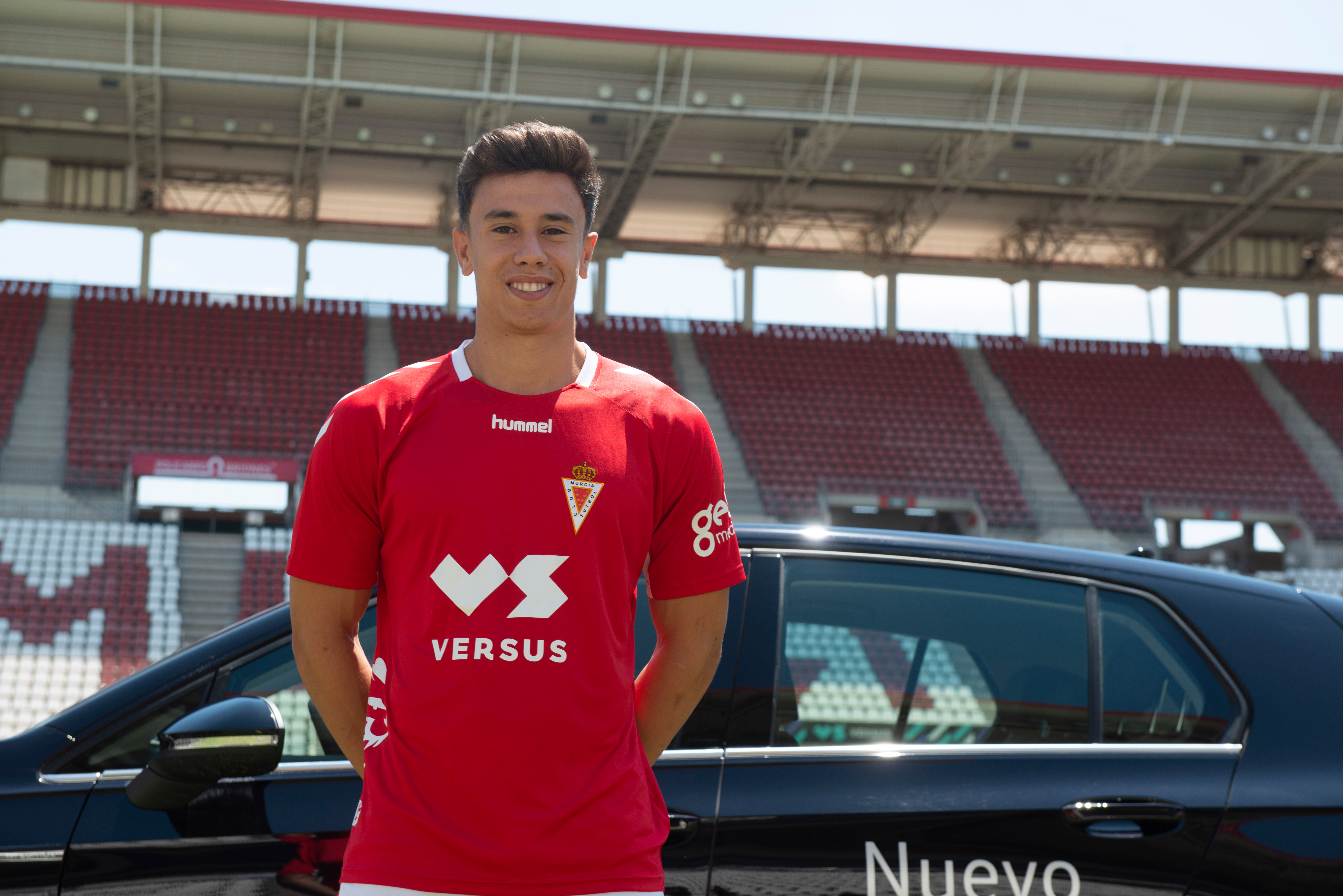 Fotos: Presentación de Junior Martínez como jugador del Real Murcia
