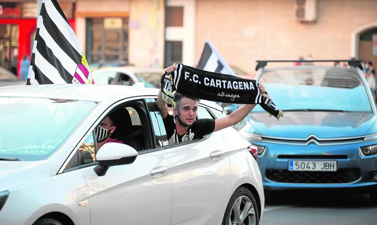 FC Cartagena La caravana de coches pone a Cartagena en modo