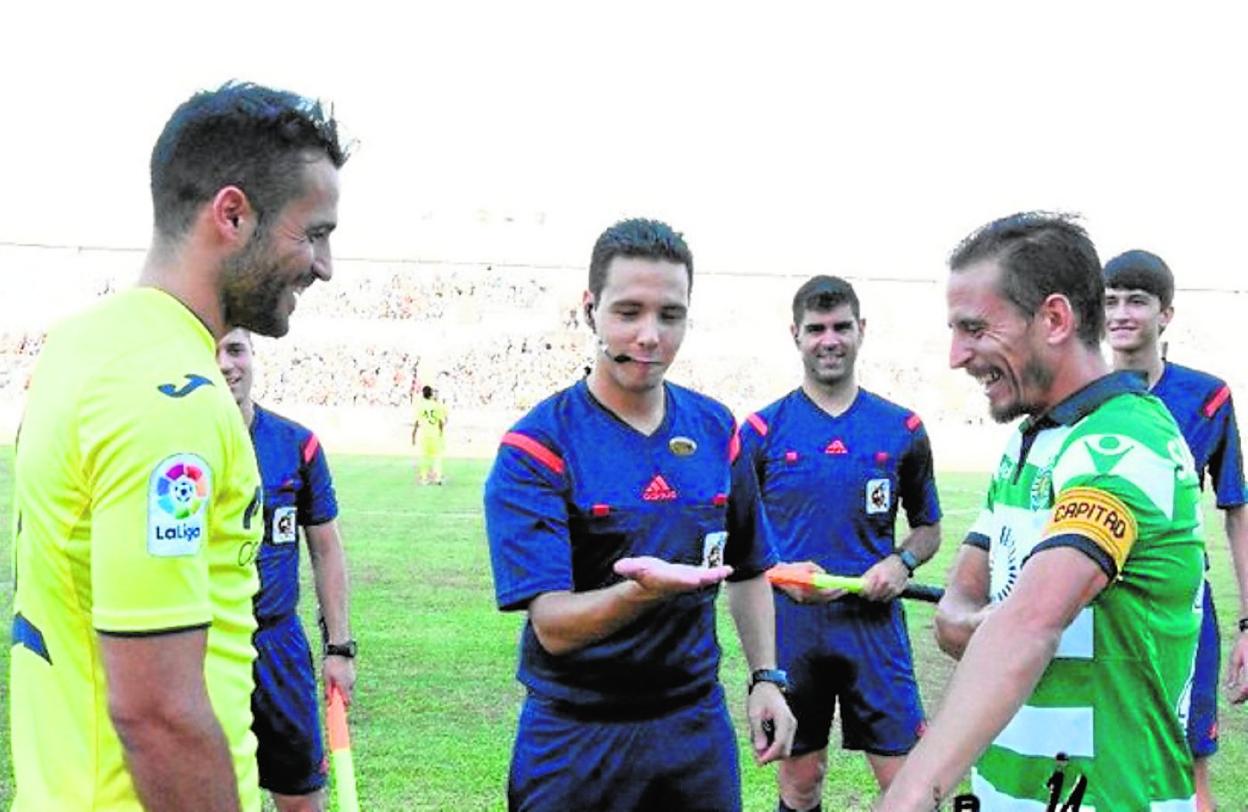 Hernández Maeso, en un amistoso entre el Villarreal y el Sporting de Lisboa, en el Nuevo Vivero de Badajoz. 