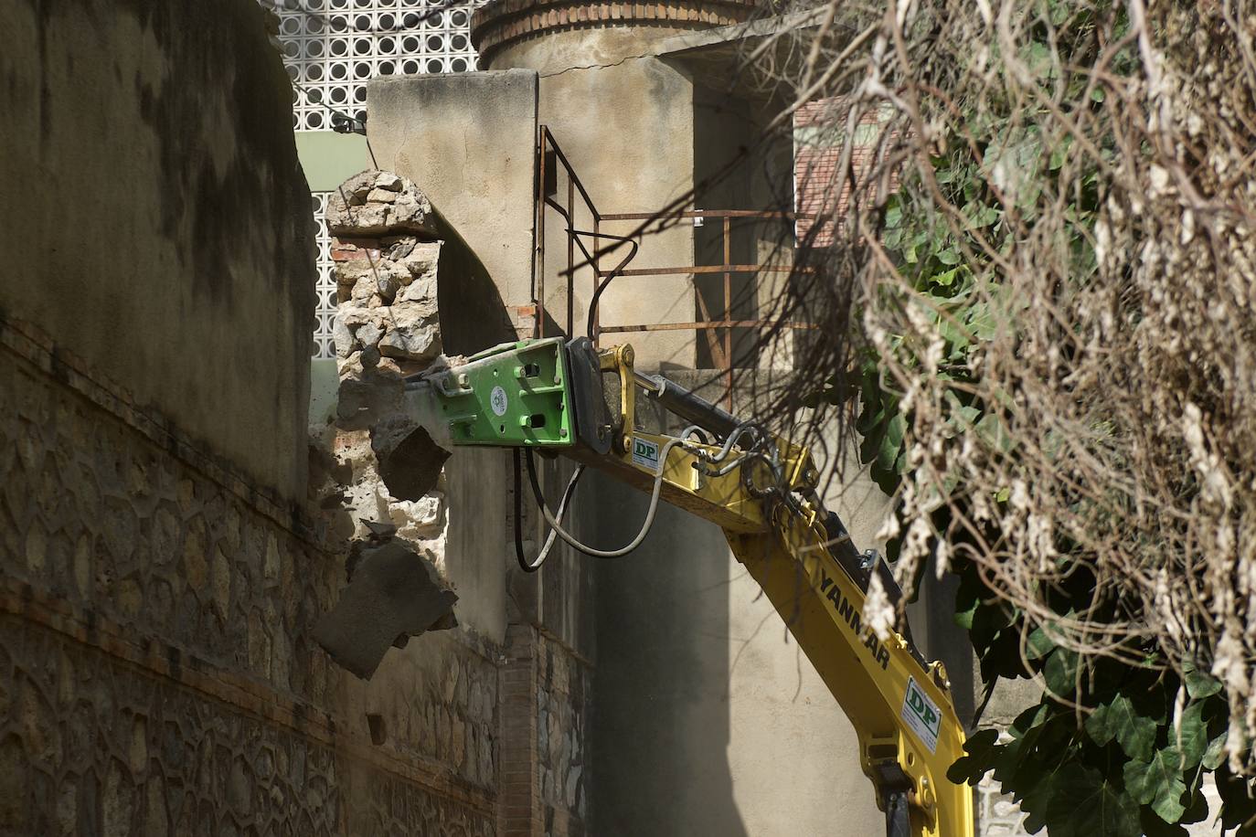 Fotos: Derriban los primeros muros de la Cárcel Vieja de Murcia