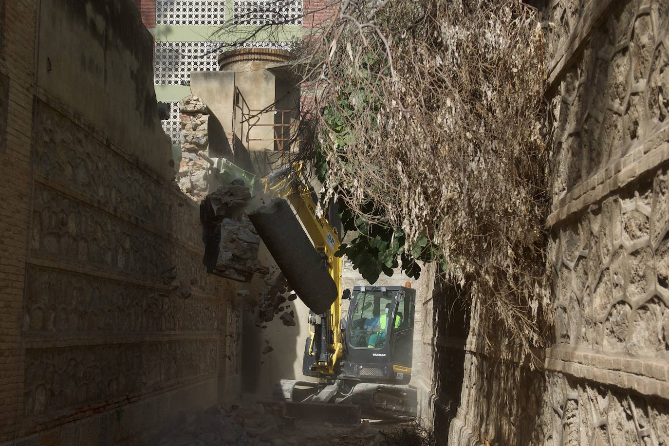 Fotos: Derriban los primeros muros de la Cárcel Vieja de Murcia