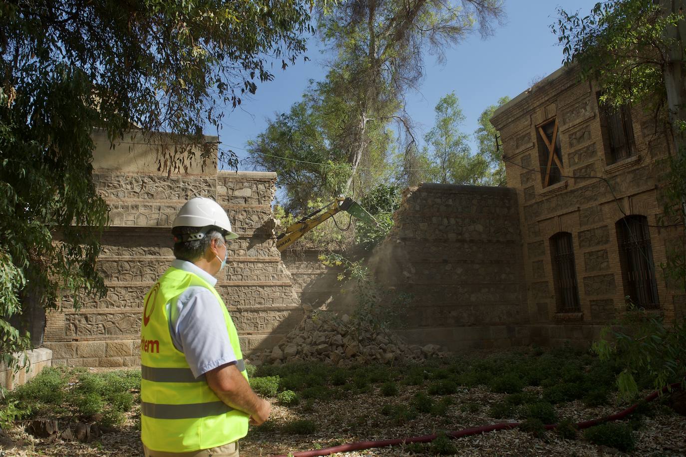 Fotos: Derriban los primeros muros de la Cárcel Vieja de Murcia