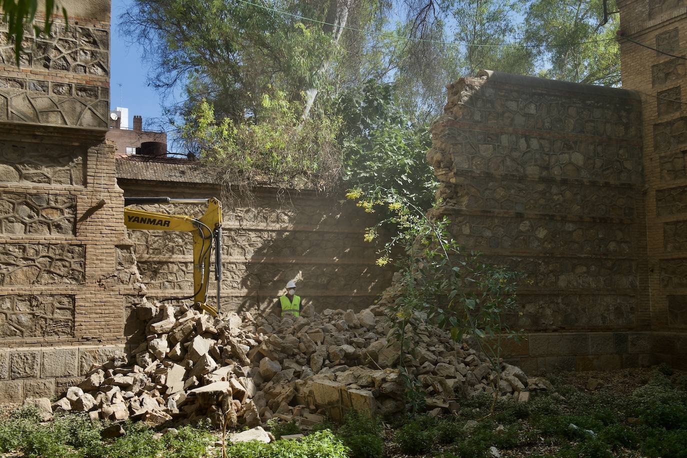 Fotos: Derriban los primeros muros de la Cárcel Vieja de Murcia