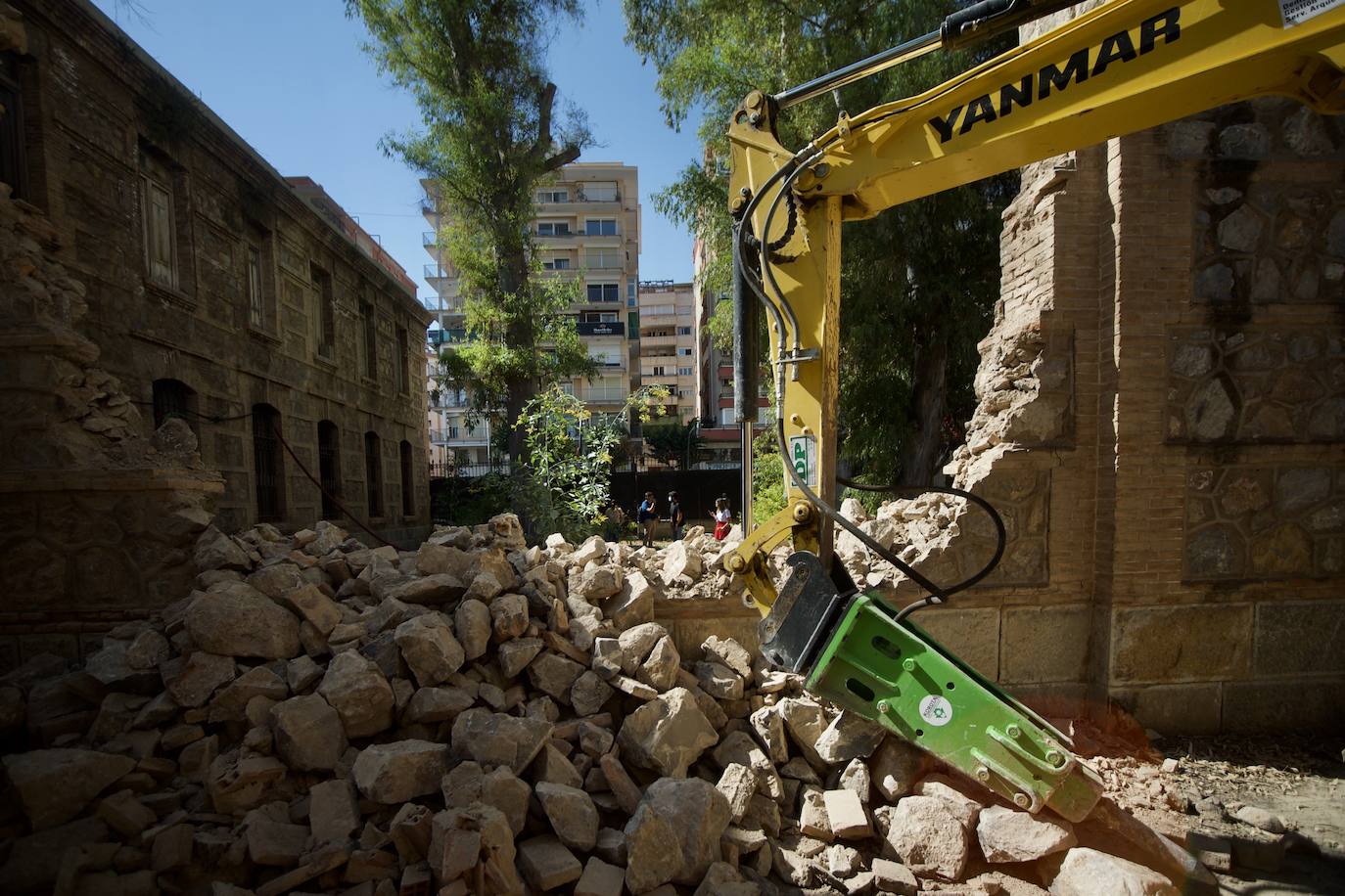 Fotos: Derriban los primeros muros de la Cárcel Vieja de Murcia