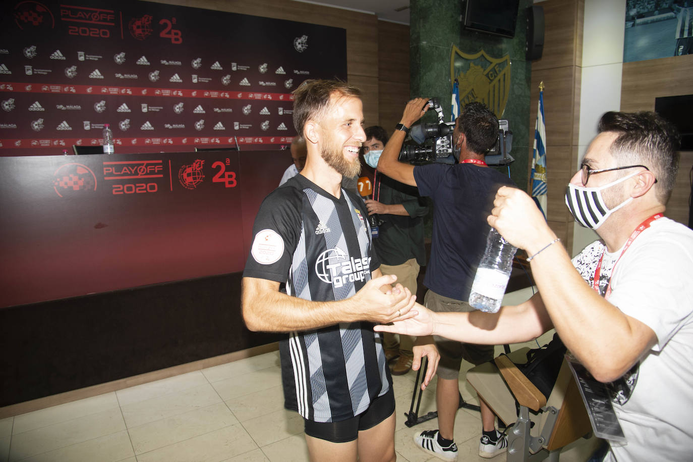 Fotos: Los jugadores del Cartagena celebran el ansiado ascenso a Segunda