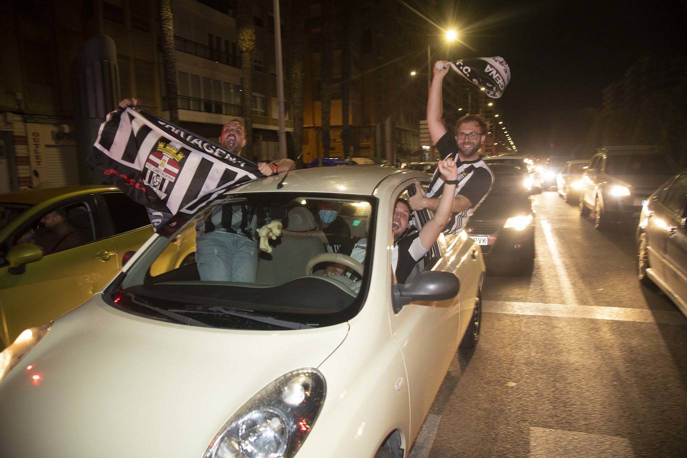 Fotos: Así está viviendo la afición blanquinegra el partido en Cartagena