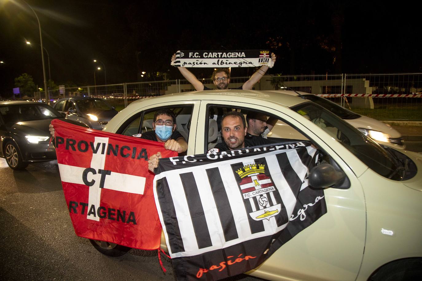 Fotos: Así está viviendo la afición blanquinegra el partido en Cartagena