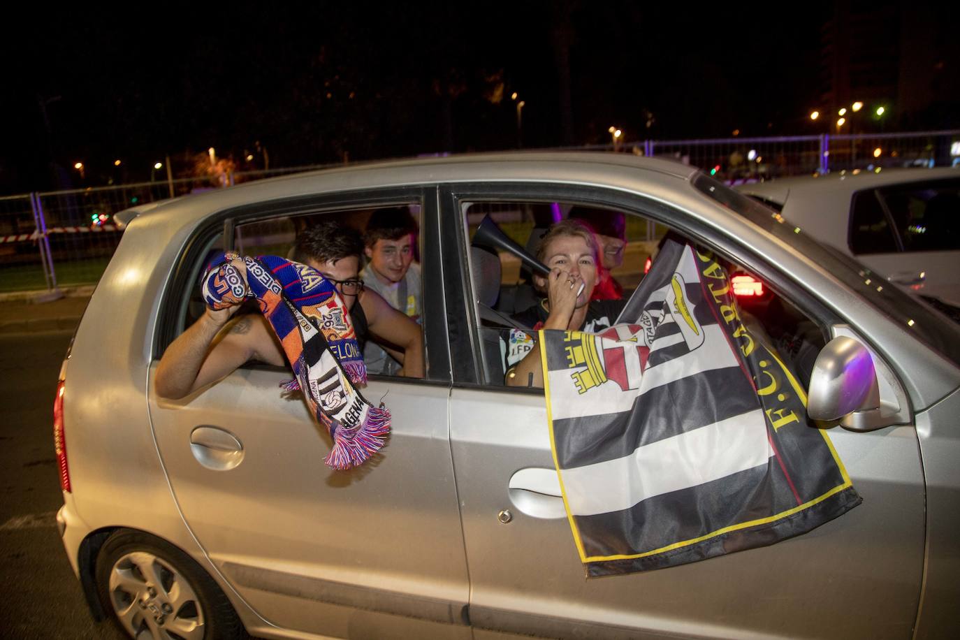 Fotos: Así está viviendo la afición blanquinegra el partido en Cartagena