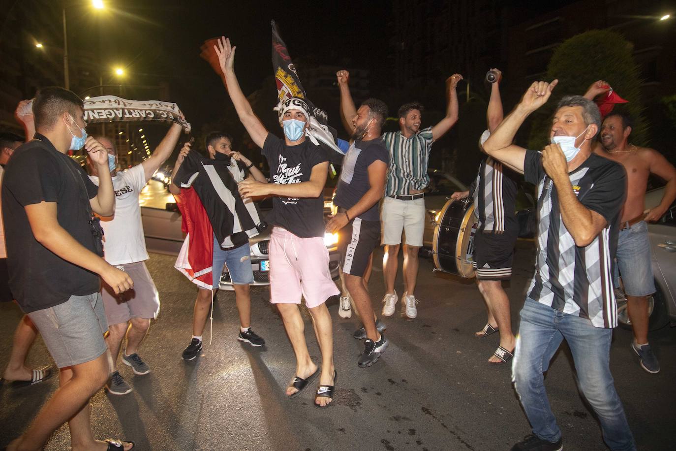 Fotos: Así está viviendo la afición blanquinegra el partido en Cartagena