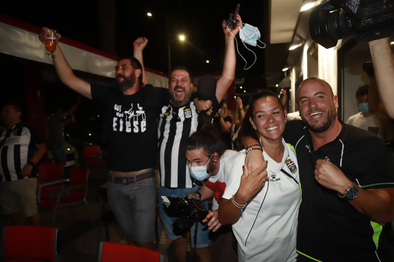 Fotos: Así está viviendo la afición blanquinegra el partido en Cartagena