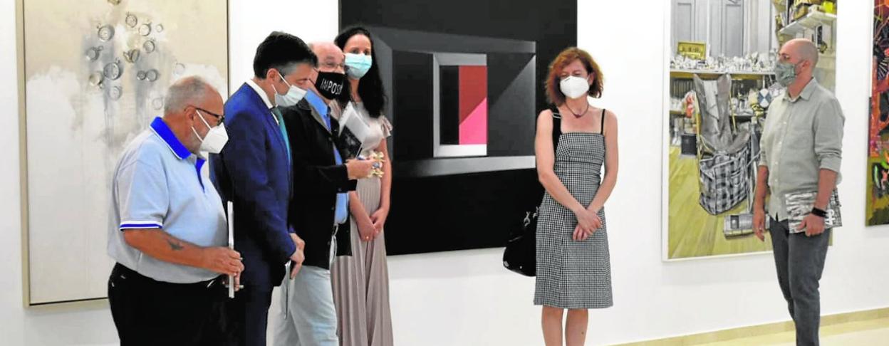 Momento de la inauguración de la exposición de pintura. 