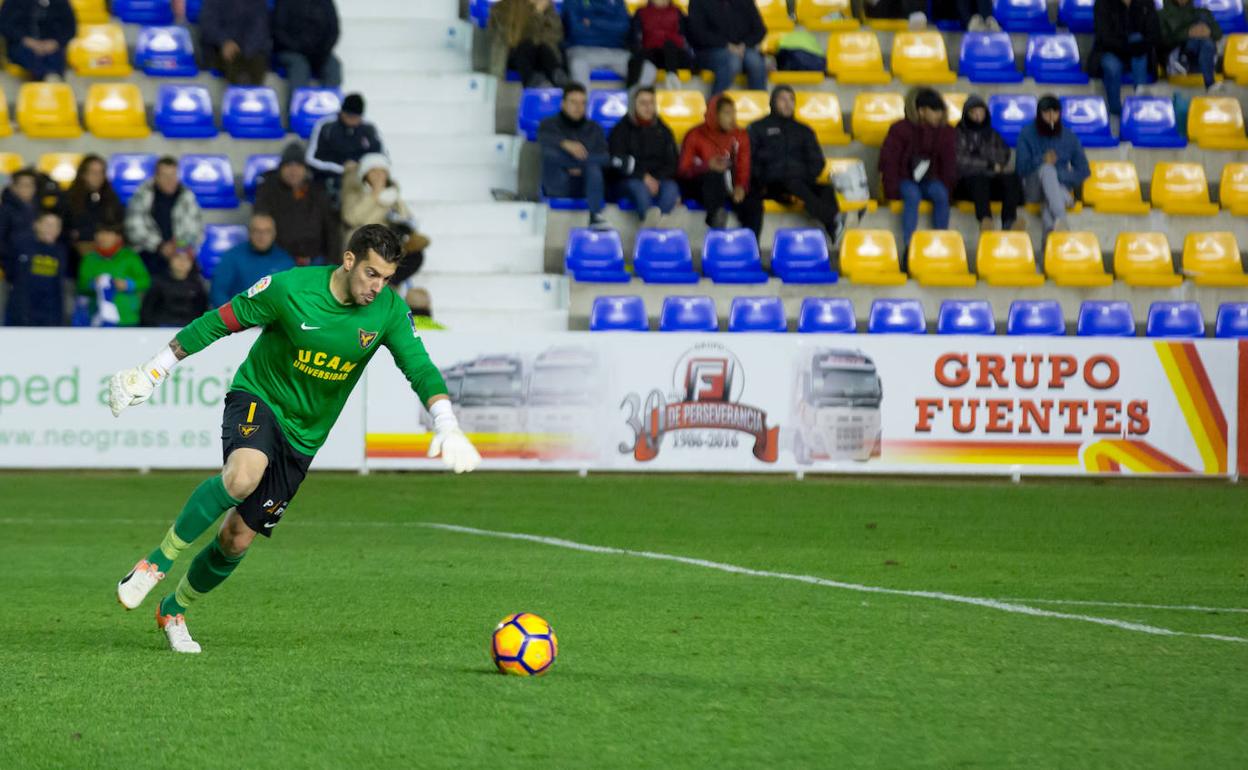 Biel Ribas en un partido con el UCAM CF en su etapa anterior.