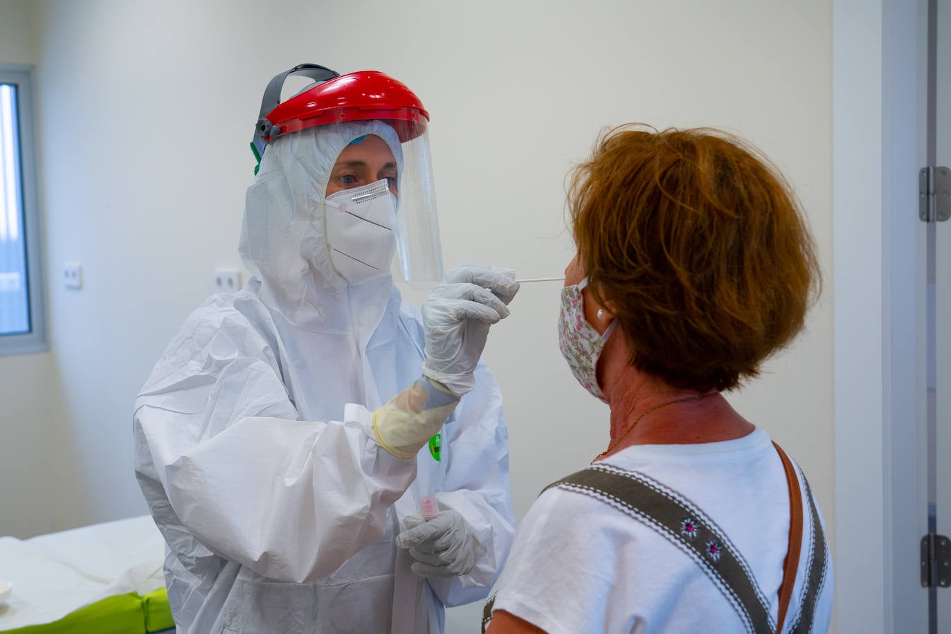 Fotos: Recogida de muestras para las pruebas PCR en Totana