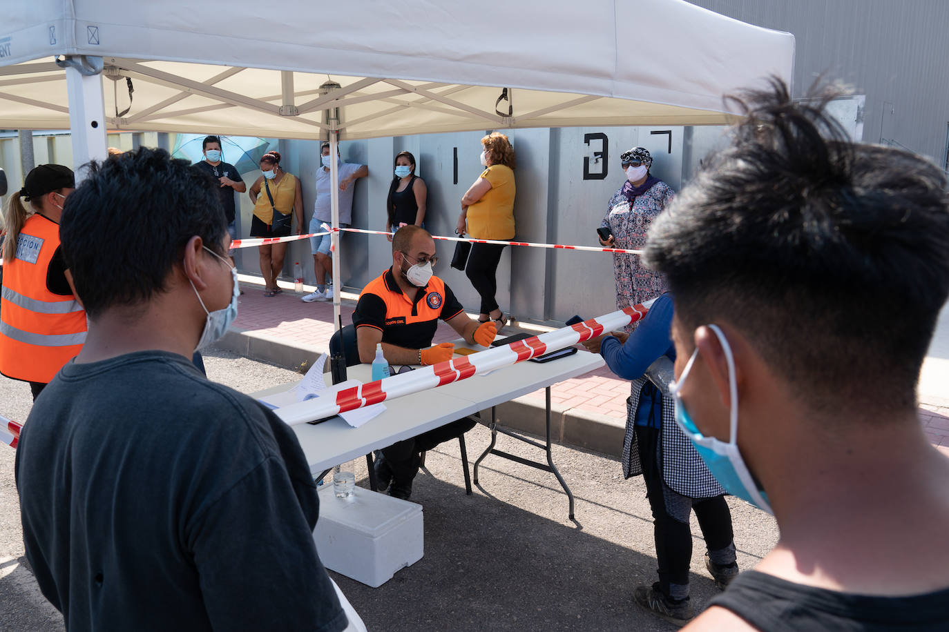 Fotos: Recogida de muestras para las pruebas PCR en Totana