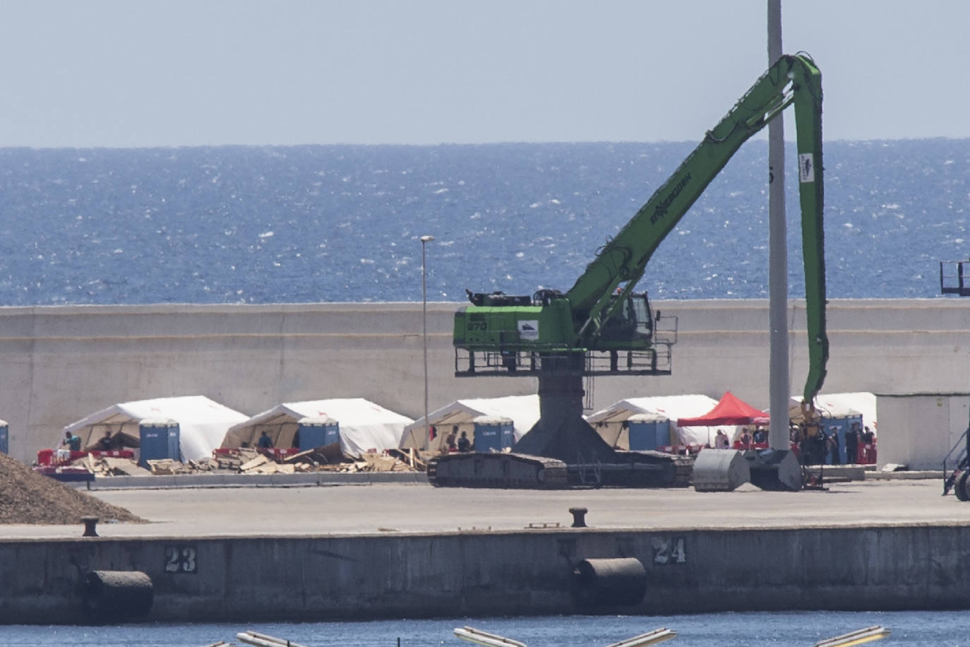 Fotos: Campamento de inmigrantes en el Puerto de Cartagena.