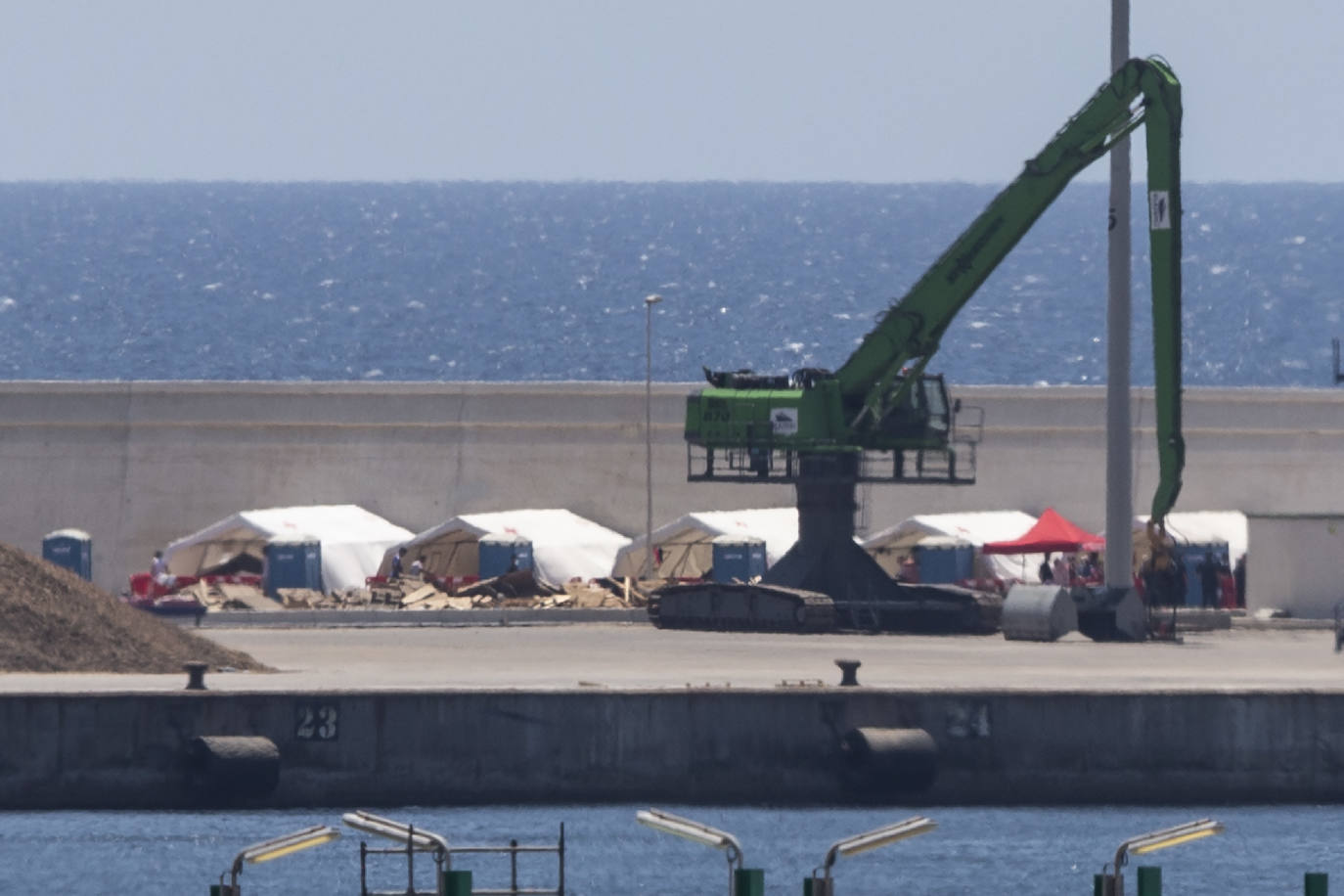 Fotos: Campamento de inmigrantes en el Puerto de Cartagena.