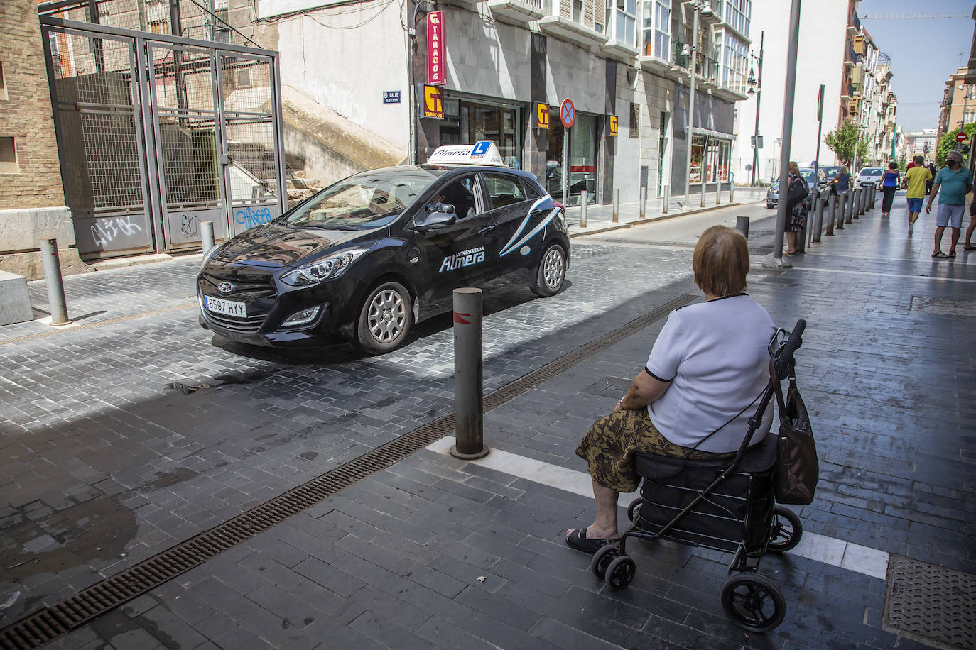 Fotos: Treinta autoescuelas se manifiestan en Cartagena por el parón de exámenes