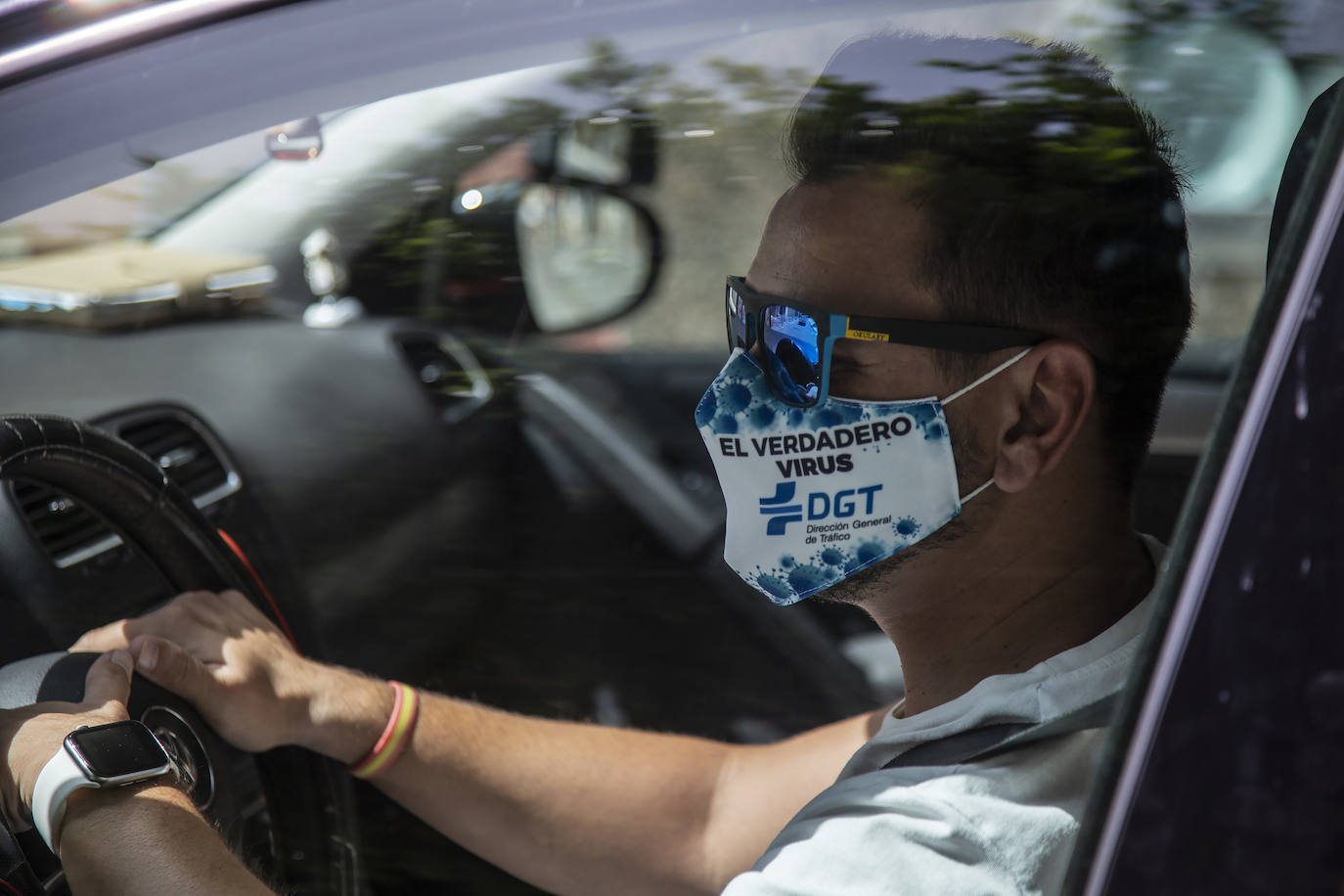 Fotos: Treinta autoescuelas se manifiestan en Cartagena por el parón de exámenes