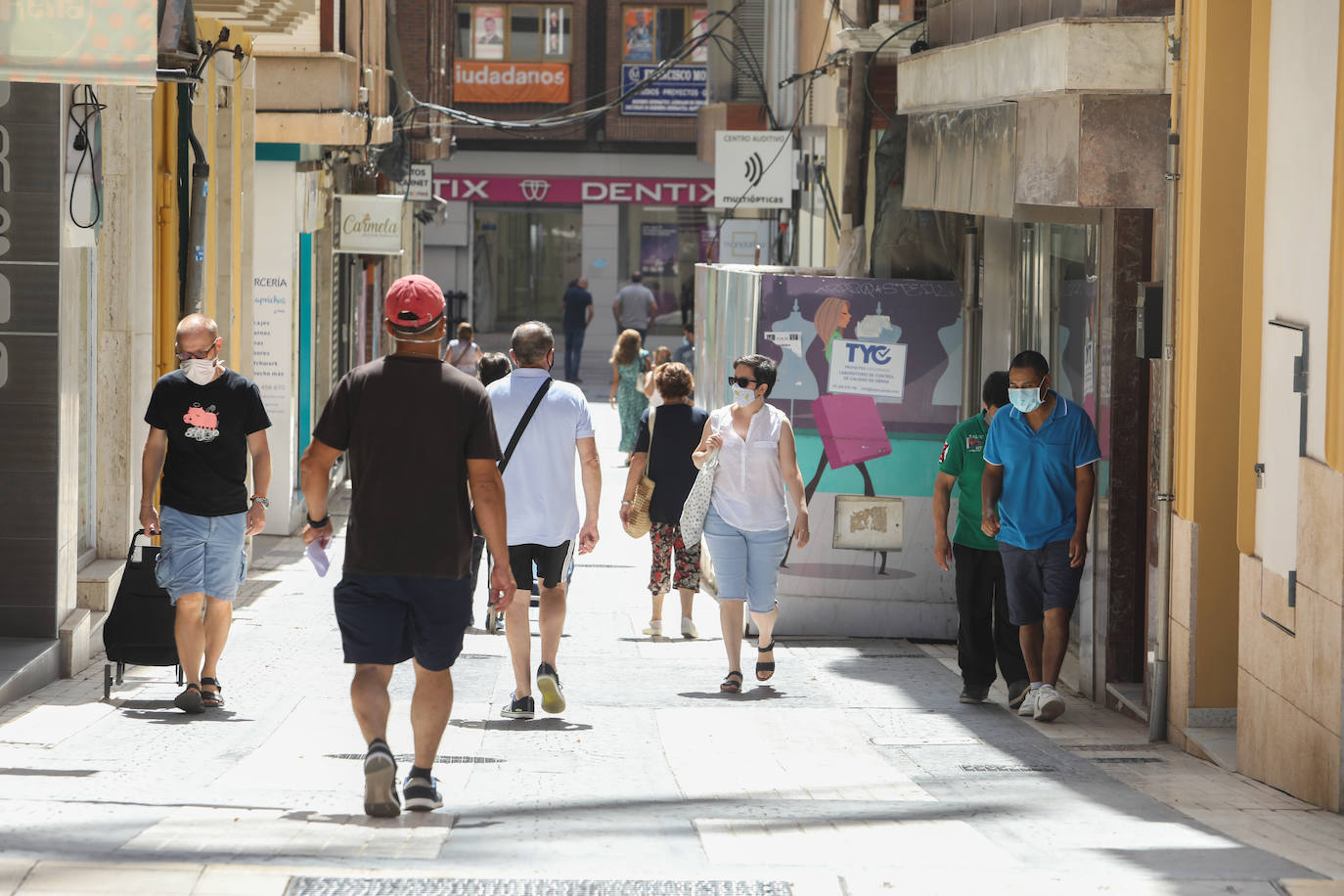 Fotos: El sector hostelero paga en Lorca los platos rotos por el temor a un rebrote