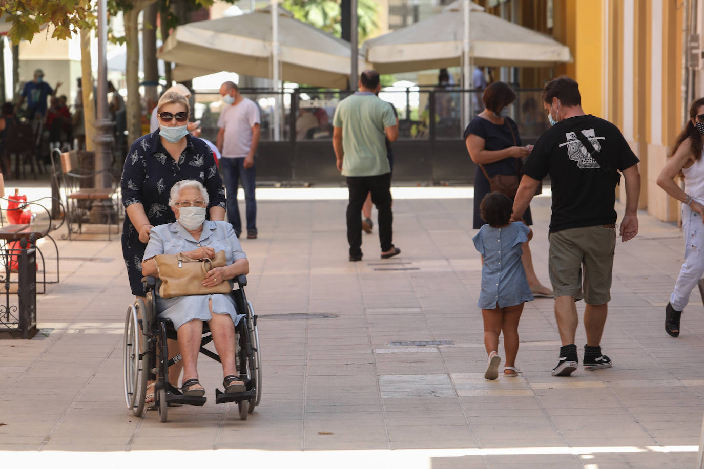 Fotos: El sector hostelero paga en Lorca los platos rotos por el temor a un rebrote