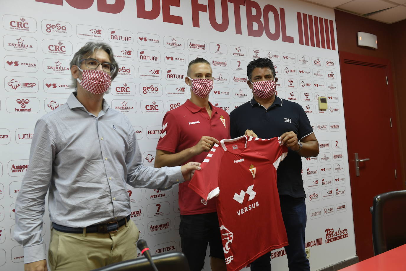 Fotos: El Real Murcia incorpora al central Miguel Muñoz