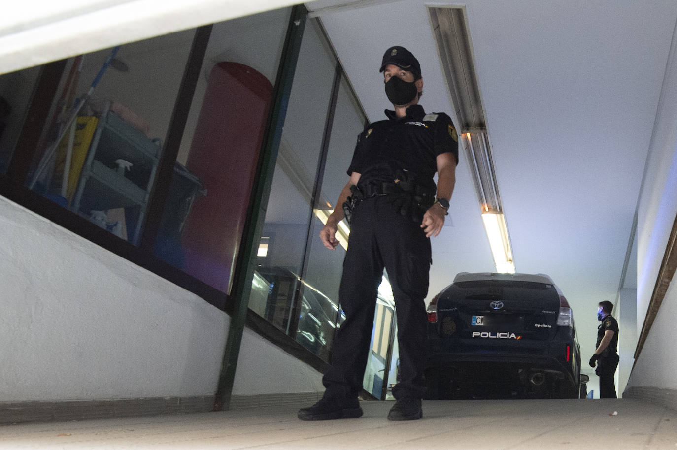 Fotos: La Policía traslada al hijo del médico José Antonio Villegas a dependencias de la Jefatura Provincial de Murcia