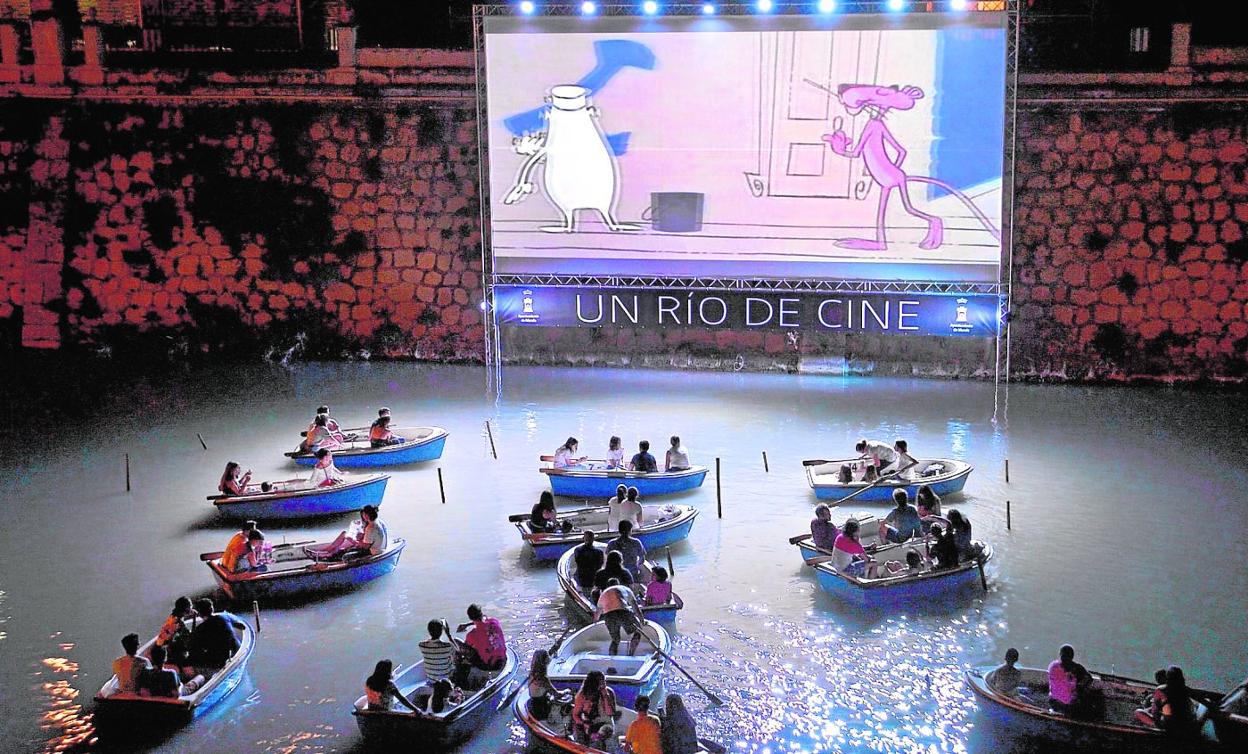 Durante la primera semana de septiembre, se podrá volver a disfrutar de cine en el río subidos a las barcas. 