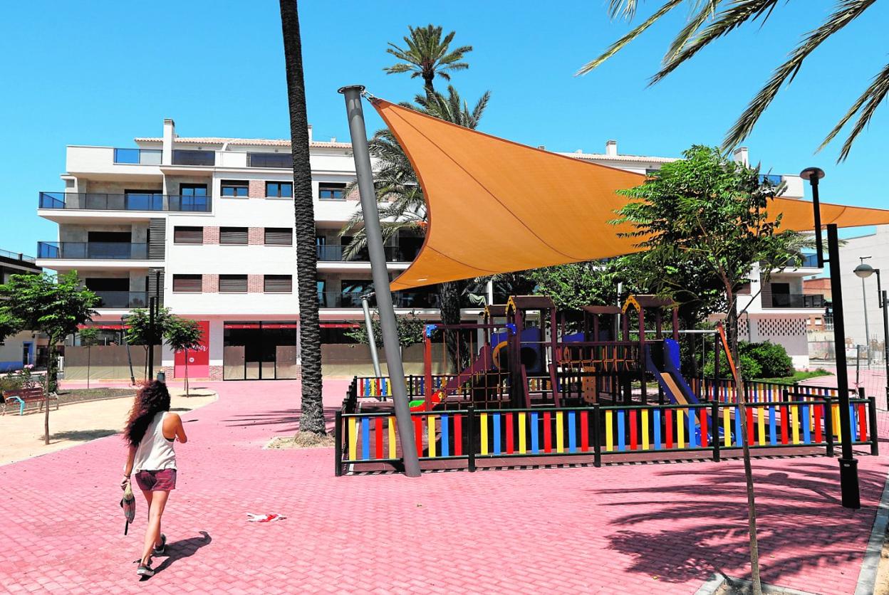 Nueva zona residencial en la avenida Reino de Valencia, con área de juegos infantiles, cerca de Zarandona. 