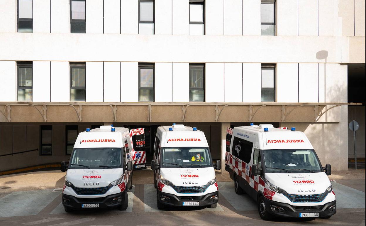 Ambulancias en el hospital Rafael Méndez de Lorca.