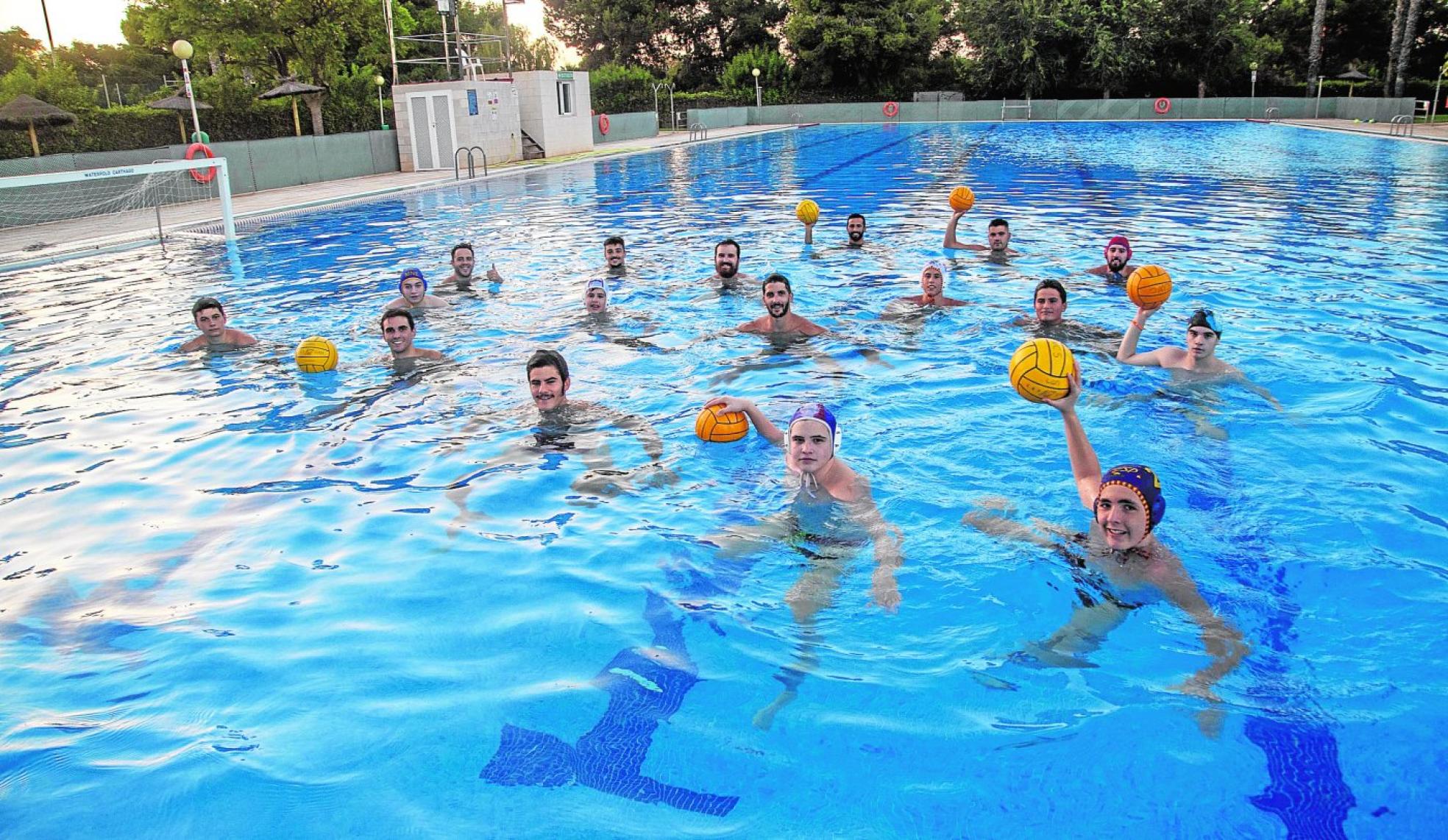 El equipo sénior masculino del CW Carthago, en el Club Deportivo Santa Ana.