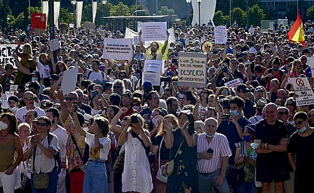 Manifestantes en la Plaza de Colón de Madrid.