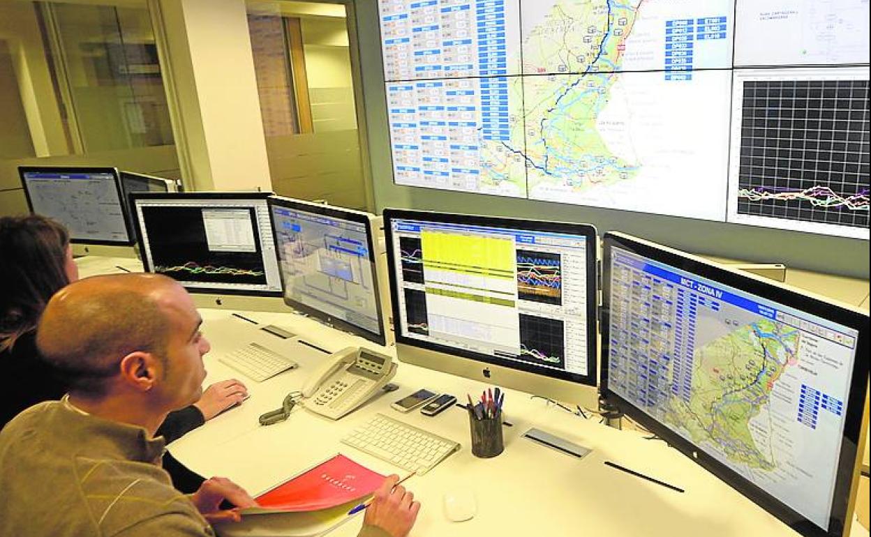 Sala de control de la red de agua de Canales del Taibilla.