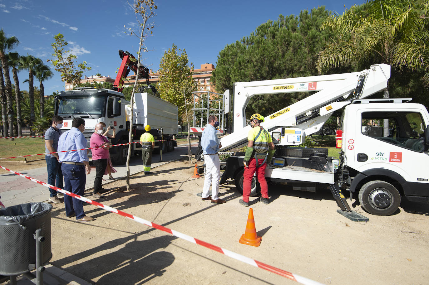 Fotos: Trabajos de limpieza y desinfección diarios en los parques de Murcia