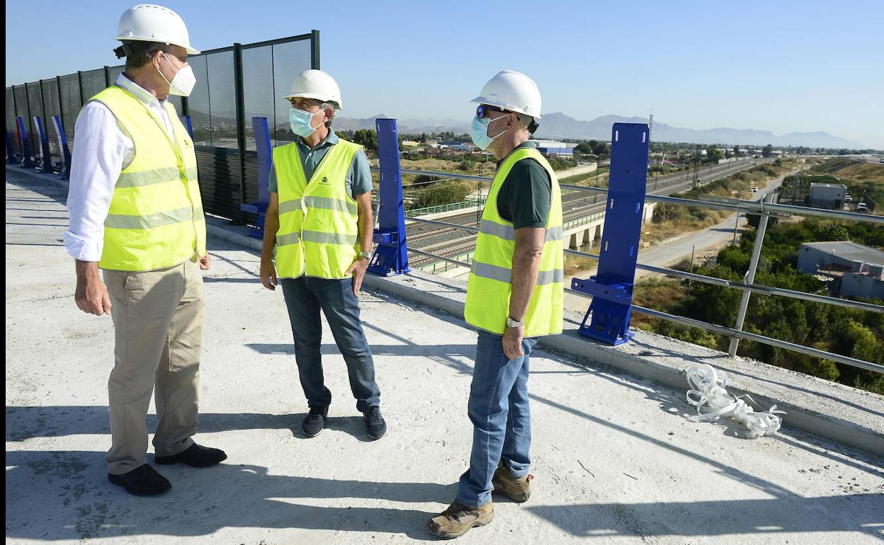 Pedro Saura, secretario de Estado de Transportes, Movilidad y Agenda Urbana, visita las obras en la autovía del Reguerón, el pasado miércoles.