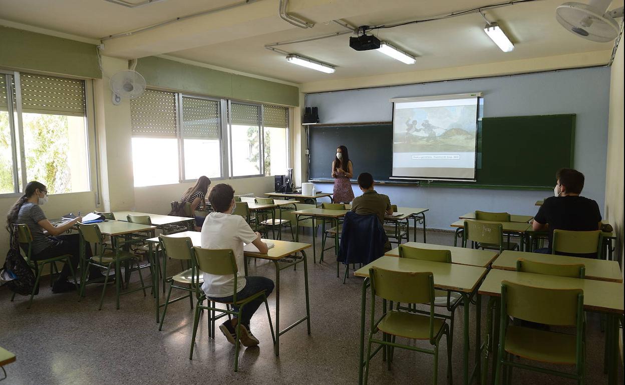 Una clase de repaso para la Ebau en un instituto de Murcia, el pasado mes de junio.