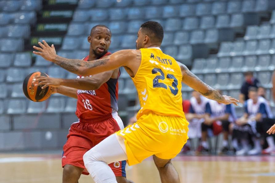 Fotos: El UCAM CB cae ante el Manresa en su primer partido de pretemporada