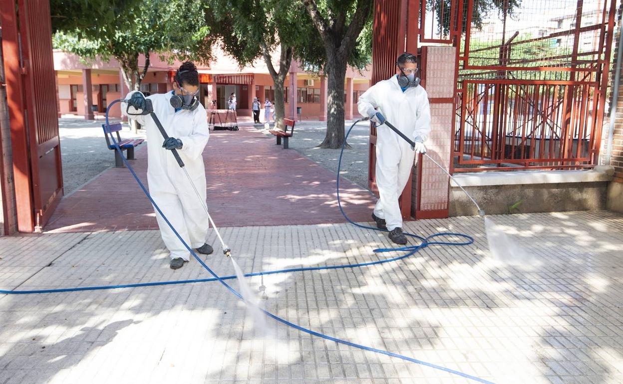 Labores de desinfección en un colegio de Murcia.