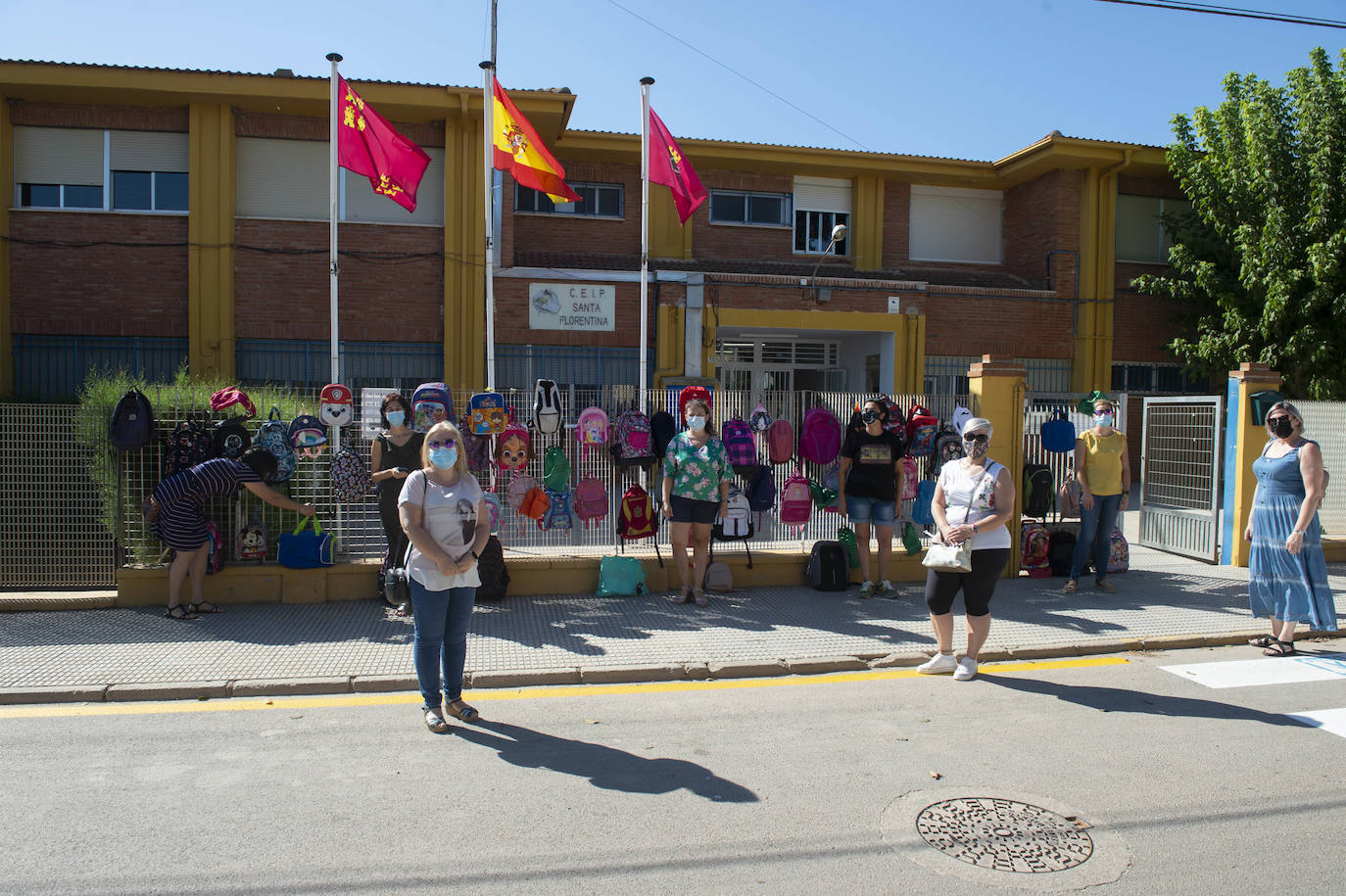 Fotos: Quejas de los padres de La Palma por los defectos en el nuevo aulario del colegio