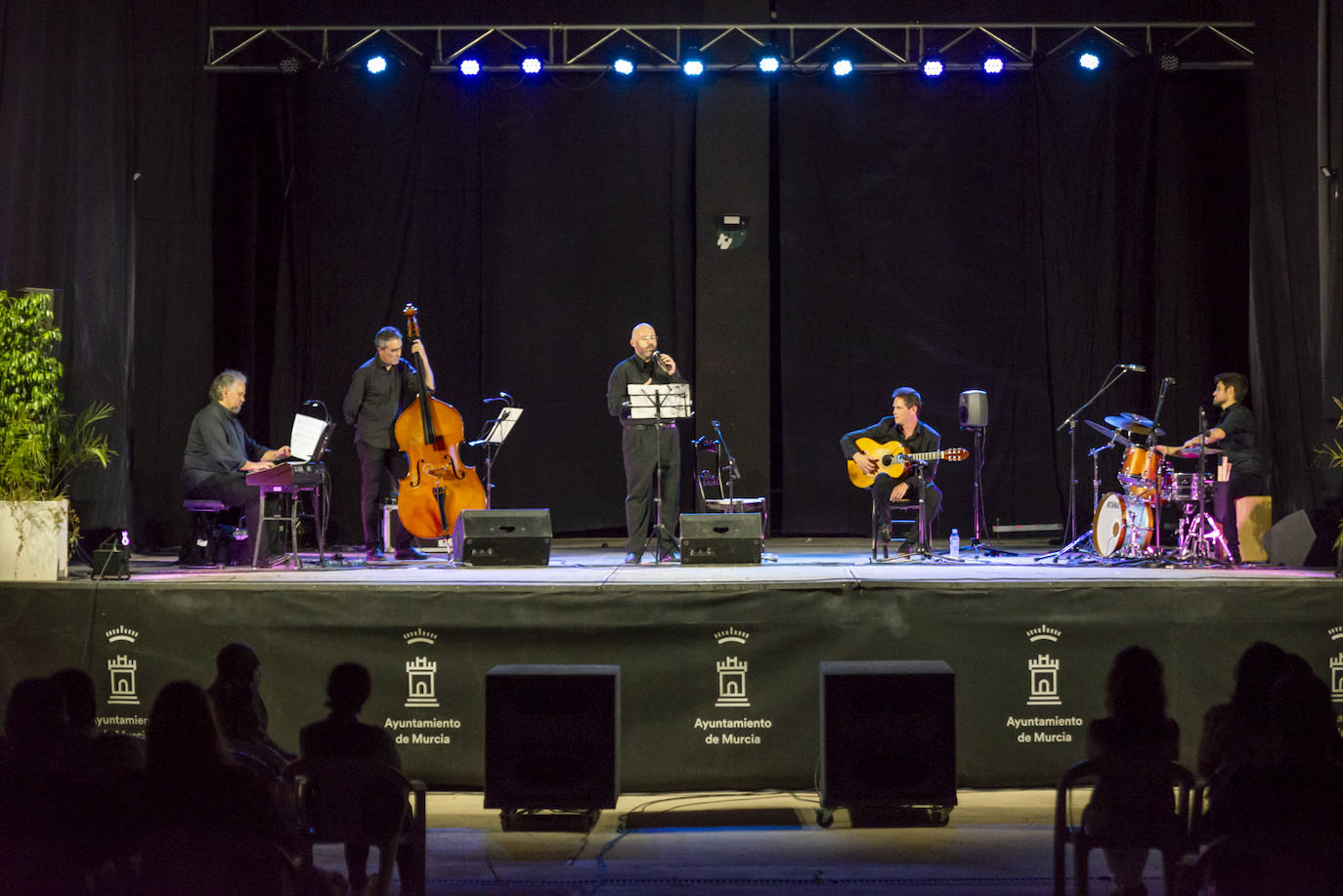 Fotos: Curro Piñana interpreta en Murcia los grandes boleros