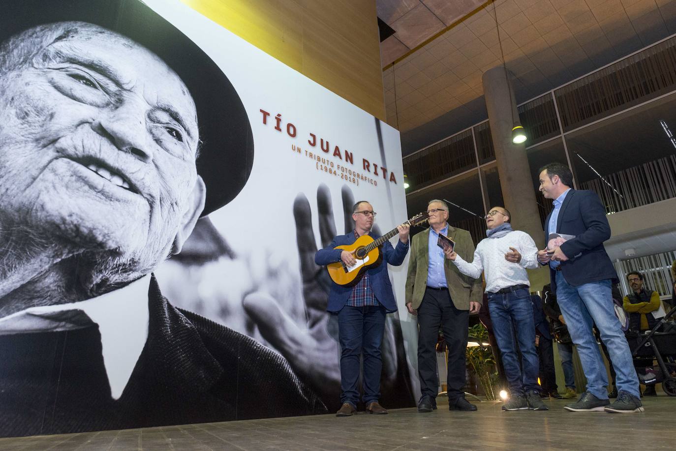 Inauguración de la exposición dedicada a su trayectoria artística, en el Archivo Regional, el pasado febrero de 2020.