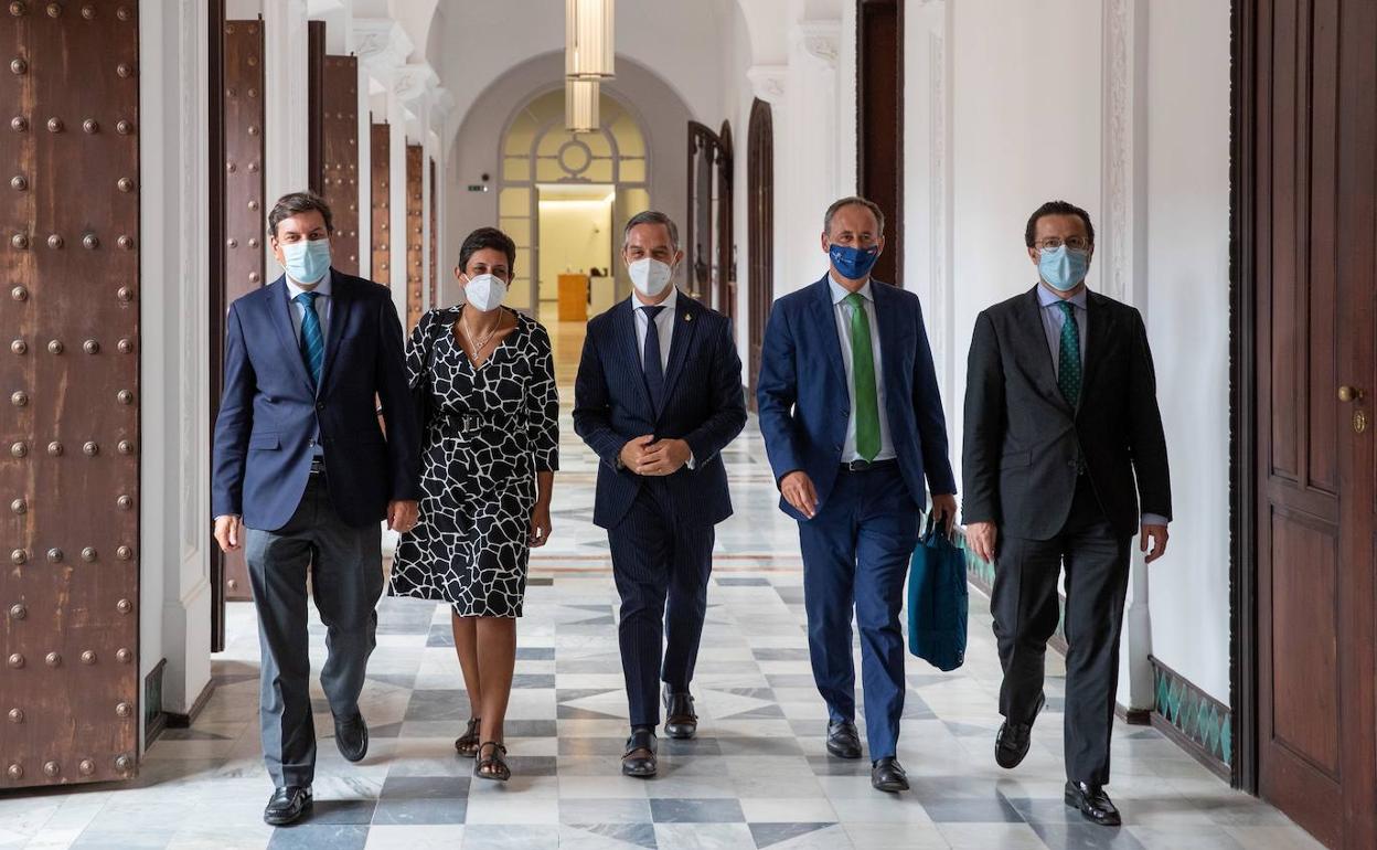 El consejero de Presidencia y Hacienda, Javier Celdrán, a su llegada a la reunión con sus homólogos.