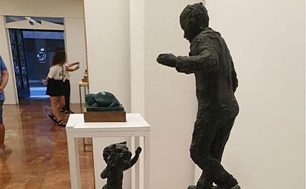 Escultura de Manuel Páez en Chys. 