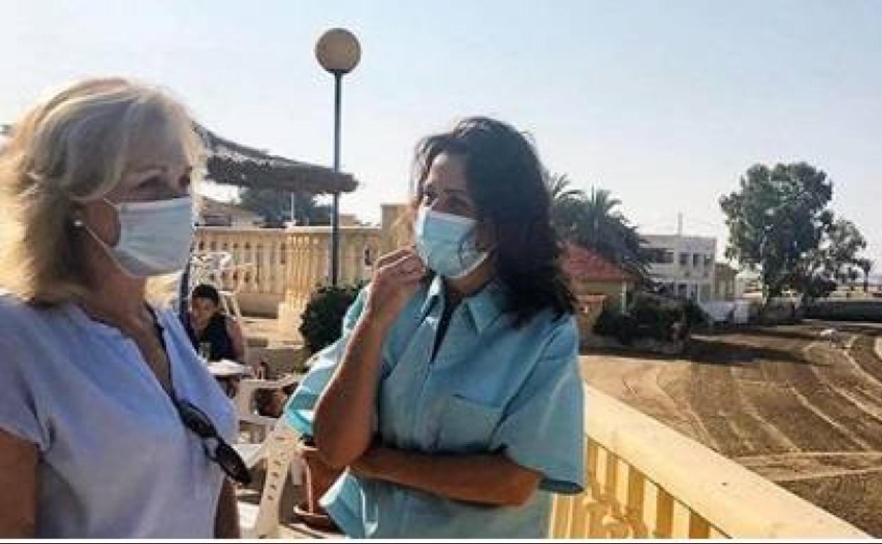 La presidenta de la Asociación de Hoteles y Alojamientos Turísticos de la Costa Cálida (Hostetur), Soledad Díaz, se ha reunido con la consejera de Turismo, Cristina Sánchez.