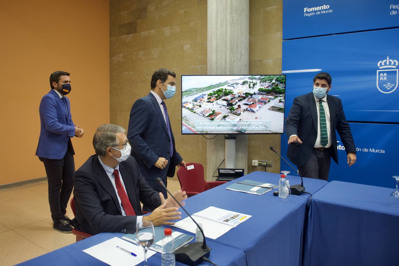 Fotos: Miras presenta un plan con 77 millones de euros «para dar una solución a las inundaciones»