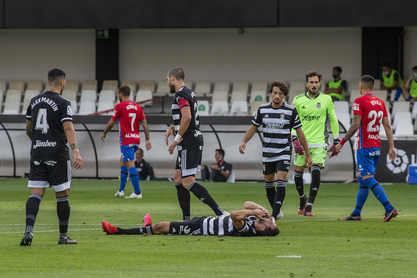 Fotos: Primer disgusto para un Efesé demasiado verde