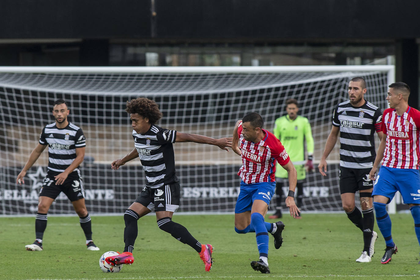 Fotos: Primer disgusto para un Efesé demasiado verde